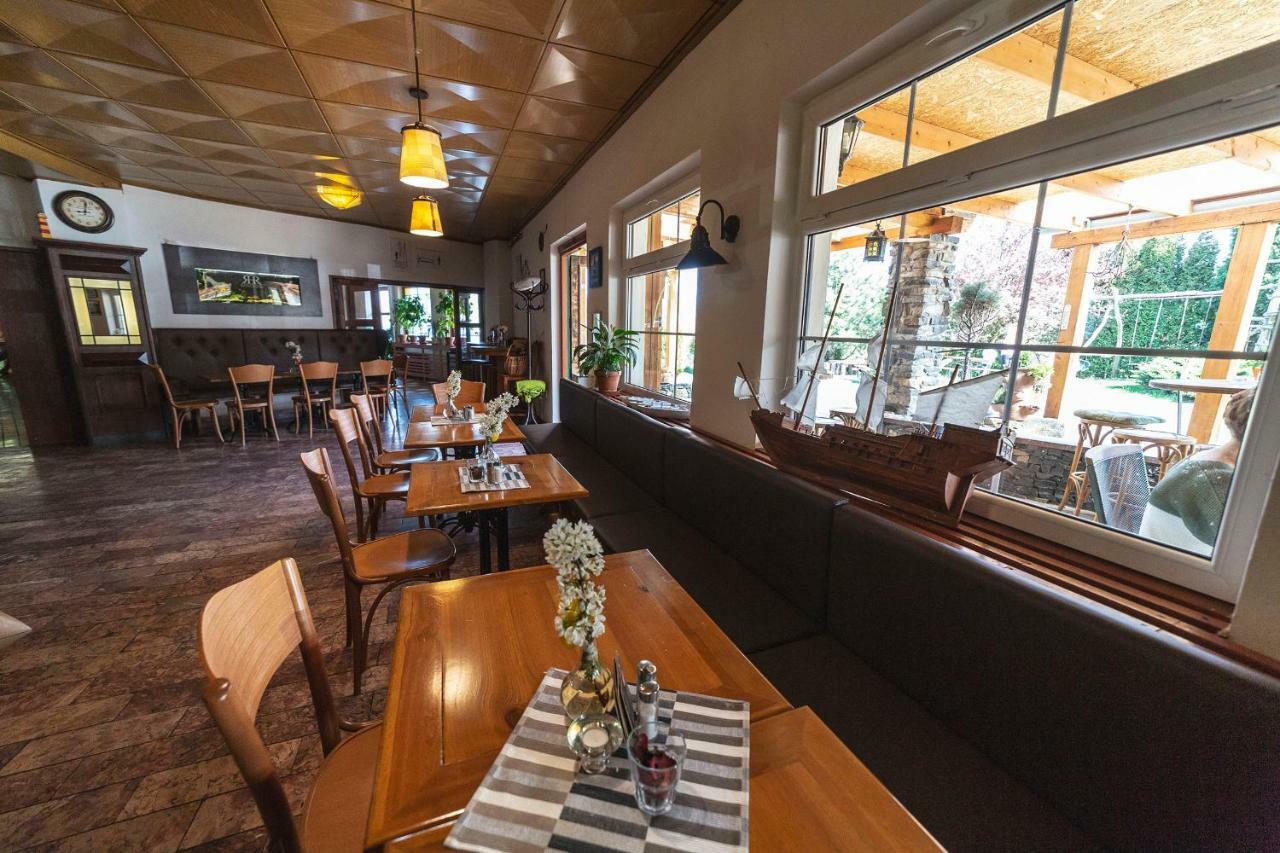 Racek Hotel Ustek